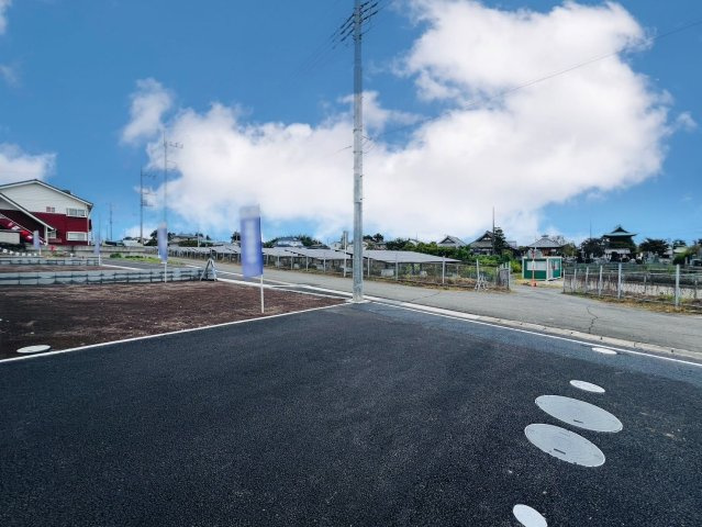 高崎市足門町の駐車場|駐車スペースも広々♪