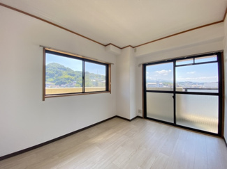 【駐車場】 | 同タイプの別部屋写真です。