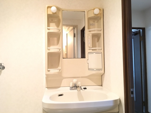 【洗面所】 | フローラルコート | 同タイプの別部屋写真です。