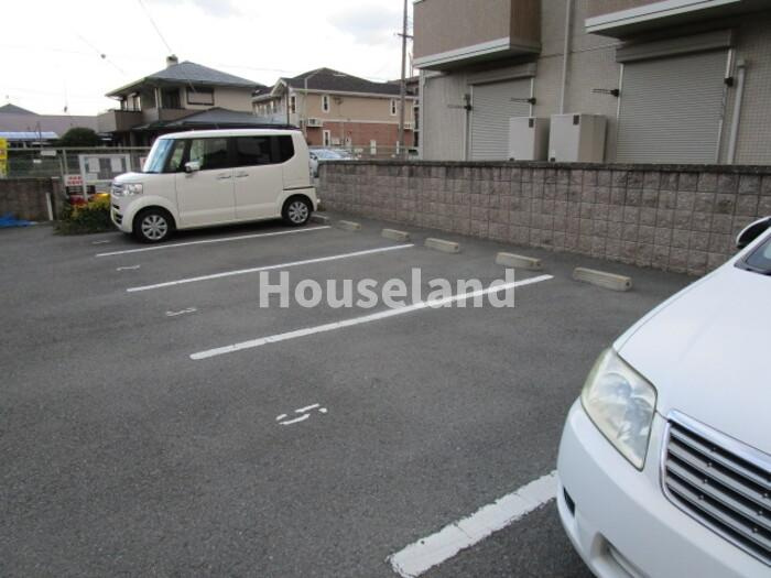アルペジオ西浜B棟の駐車場
