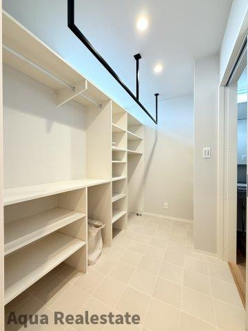 丸亀市飯野町西分　未入居モデルハウスの独立洗面台|使いやすい独立洗面台です