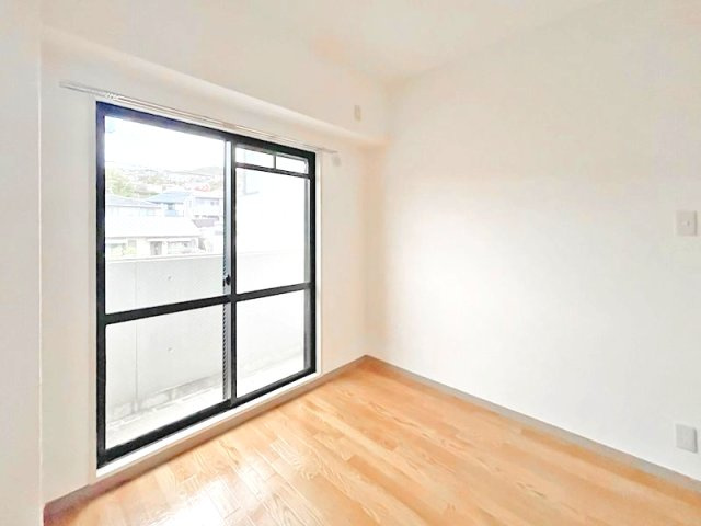 カルムエール乾の洋室|使い勝手のいい洋室です