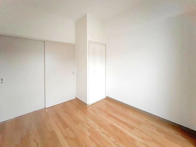 カルムエール乾の洋室|ゆったりした洋室です