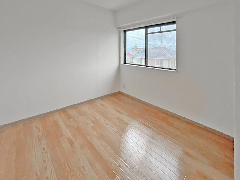 カルムエール乾の洋室|落ち着いた色調の洋室です