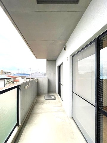 カルムエール乾のバルコニー|暖かな日差しのふりそそぐバルコニー