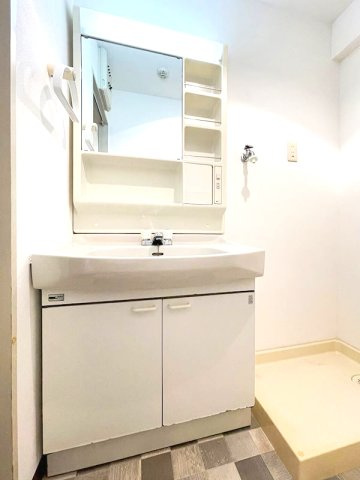 カルムエール乾の洗面所|ゆったりとスペースのある洗面所