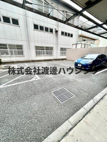 グレイス丸萬の駐車場