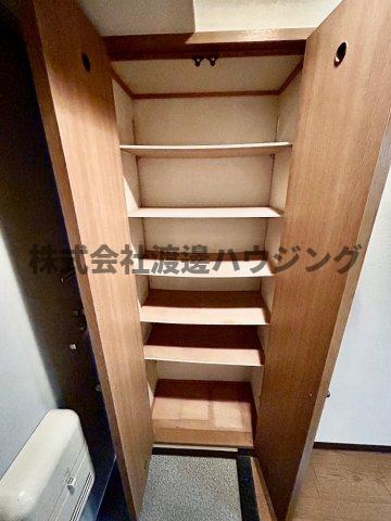 グレイス丸萬の収納|天井高シューズBOX