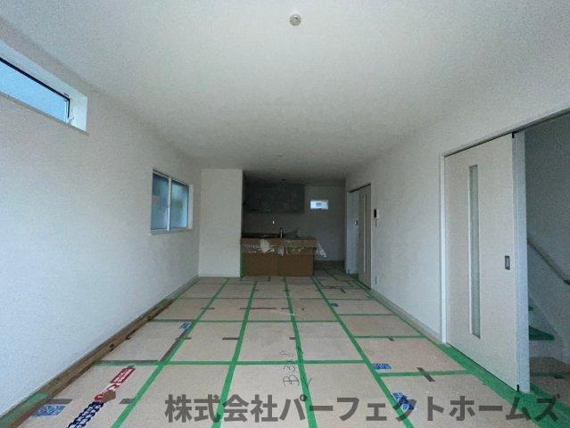 ユウトシタウン池之宮の居間・リビング|こちらの居間で趣味の時間をお楽しみください