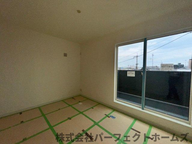 ユウトシタウン池之宮の寝室|開放的な寝室です