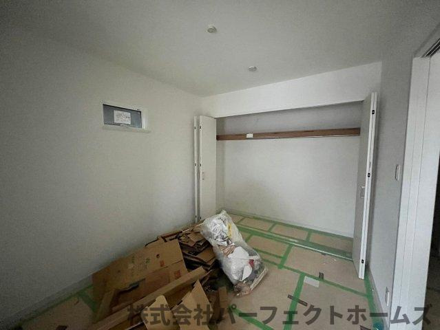 ユウトシタウン池之宮の寝室|開放的な寝室です