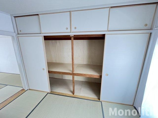 和泉市鶴山台３丁目の賃貸マンションの収納