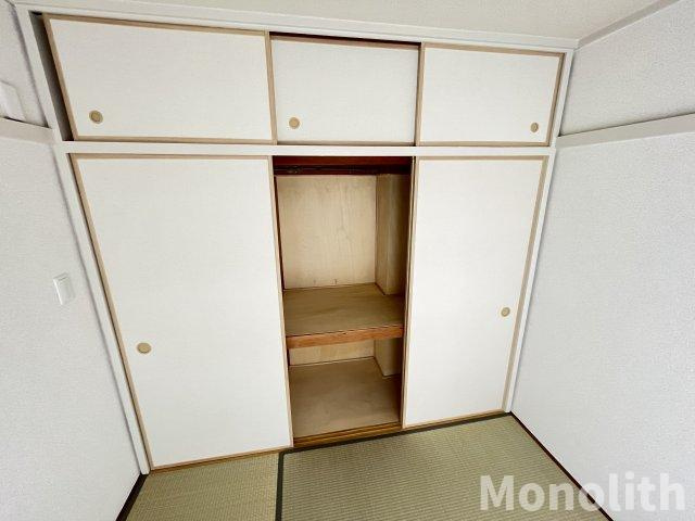 和泉市鶴山台３丁目の賃貸マンションの収納