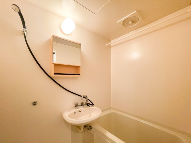 リヴィエール苦楽園の浴室|コンパクトで使いやすいお風呂です