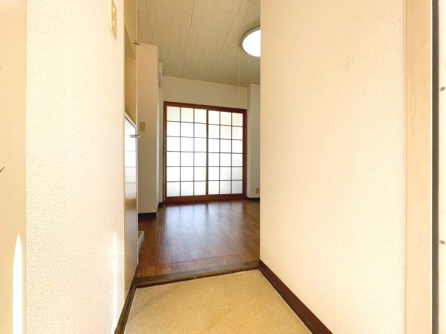 リヴィエール苦楽園の玄関|明るい玄関です