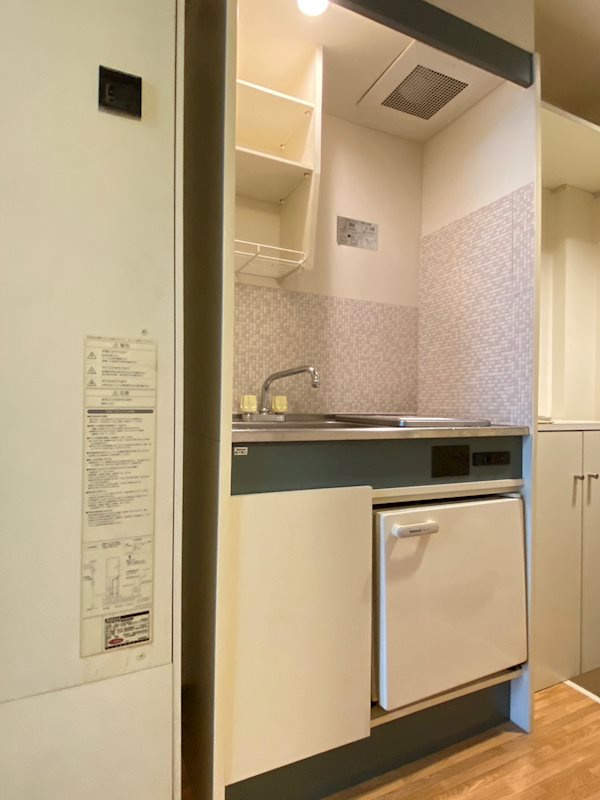 コンフォール雲井のキッチン|ミニ冷蔵庫付