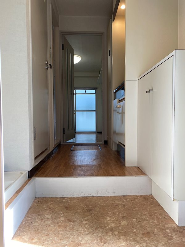 コンフォール雲井の玄関|備え付けのシューズBOXがございます