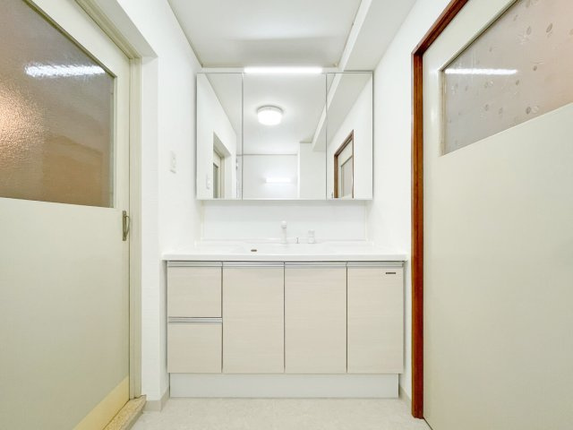 シーアイマンション第一甲陽園の独立洗面台|使いやすい独立洗面台です