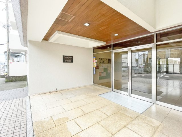 シーアイマンション第一甲陽園のエントランス|落ち着いたエントランスです
