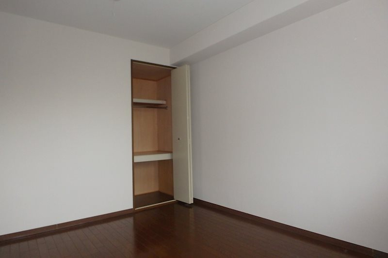 アペックス・コウヨウⅡの寝室|広くて明るい寝室