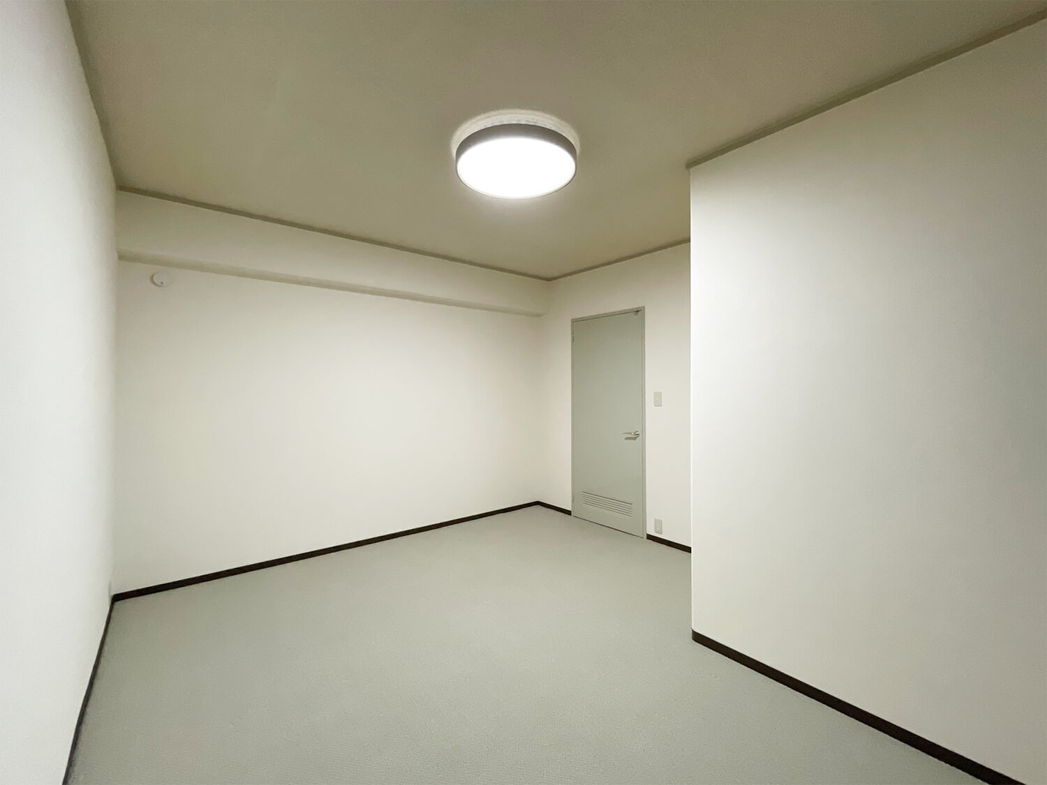 進和苦楽園アーバンライフB棟の洋室|ゆったりした洋室です