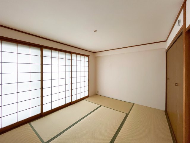 進和苦楽園アーバンライフB棟の和室|ゆったりとくつろげる和室です