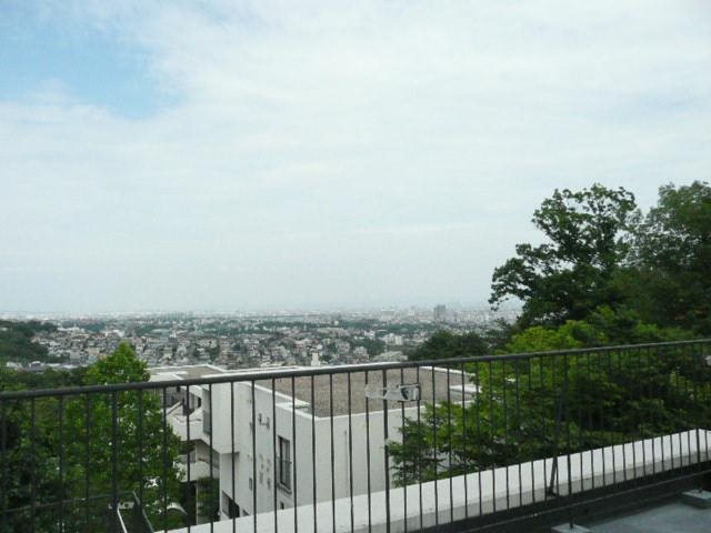 進和苦楽園アーバンライフB棟のバルコニー|広々としたバルコニーです