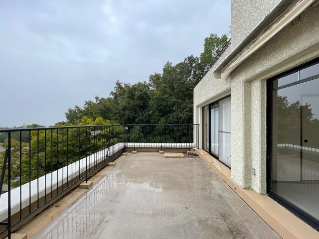 進和苦楽園アーバンライフB棟のバルコニー|外からの目が気にならないバルコニーで洗濯物が干せます