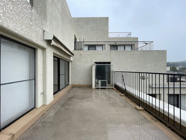 進和苦楽園アーバンライフB棟のバルコニー|バルコニーからの眺めを楽しみながら食事をしませんか