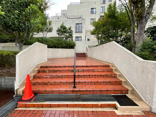 進和苦楽園アーバンライフB棟のエントランス|ゆとりのあるエントランスです