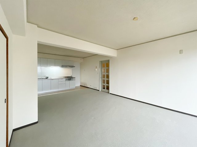 進和苦楽園アーバンライフB棟の居間・リビング|使いやすい居間です