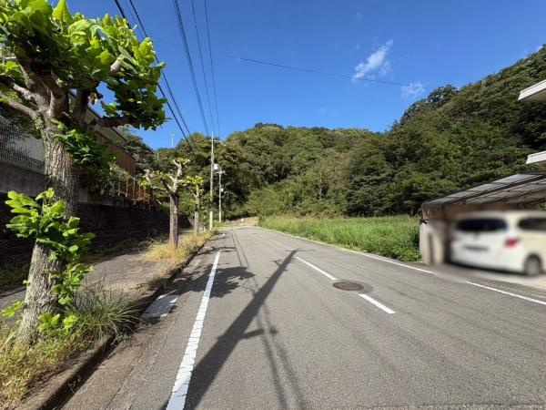 岩出市紀泉台　土地の前面道路含む現地写真