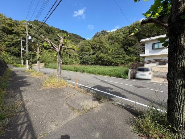 岩出市紀泉台　土地の前面道路含む現地写真