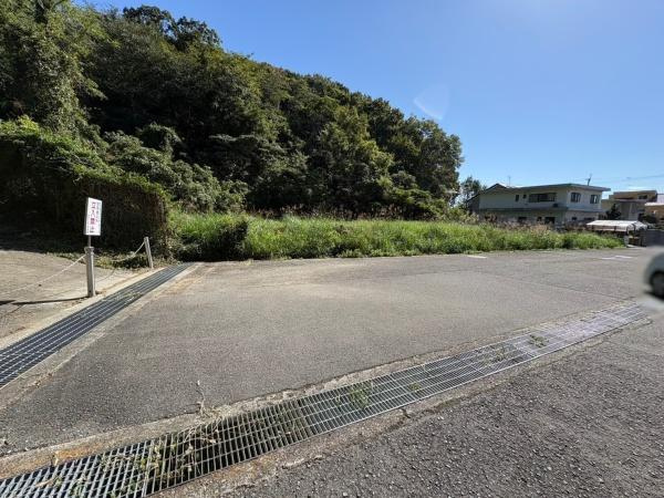 岩出市紀泉台　土地の前面道路含む現地写真