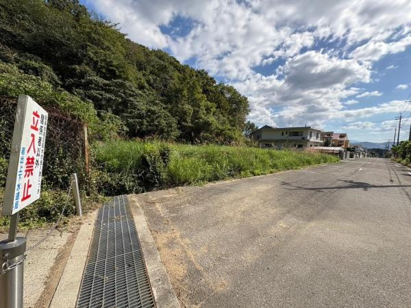 岩出市紀泉台　土地の前面道路含む現地写真