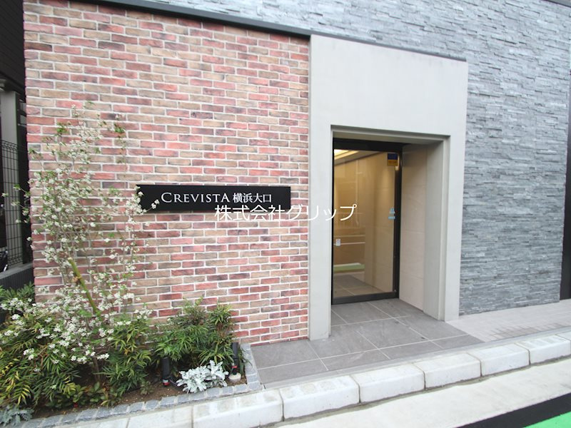 クレヴィスタ横浜大口のエントランス