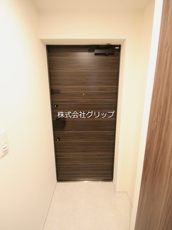 クレヴィスタ横浜大口の玄関