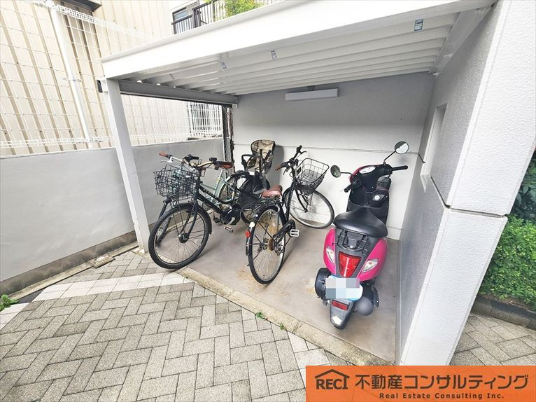 コスモ住吉川の駐車場