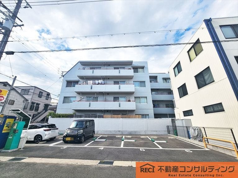 コスモ住吉川の駐車場