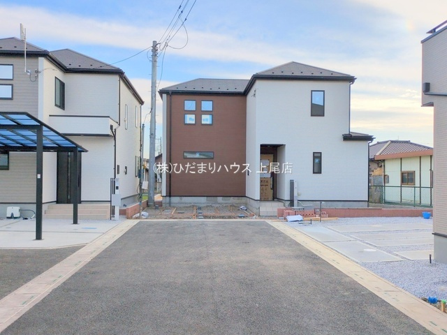 西区二ツ宮　3期　新築一戸建て　グラファーレ　03の前面道路含む現地写真