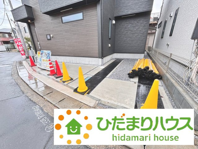 西区水判土　5期　新築一戸建て　グラファーレ　02の駐車場|カースペース1台あり！
前面道路4ｍ以上あるので、車の出し入れも簡単にできます