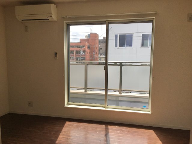 長岡ハイツの洋室