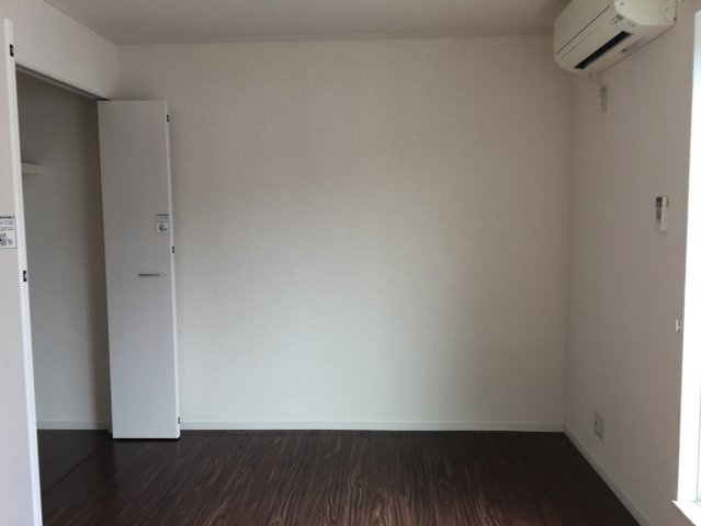 長岡ハイツの洋室