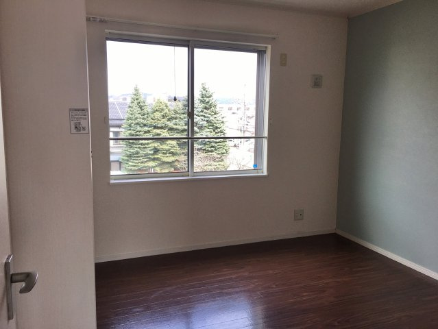 長岡ハイツの洋室