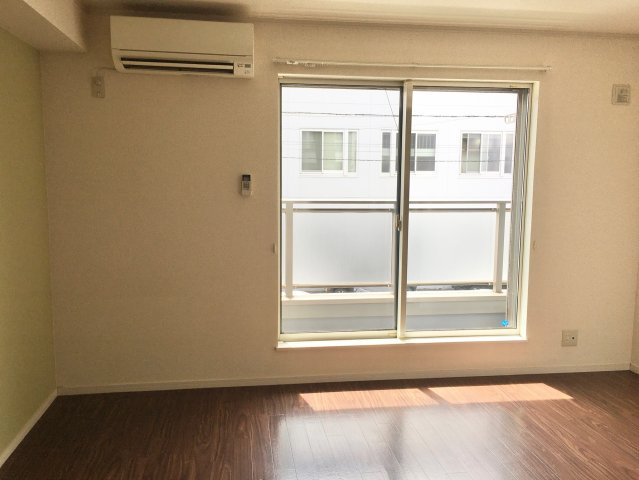 長岡ハイツの居間・リビング