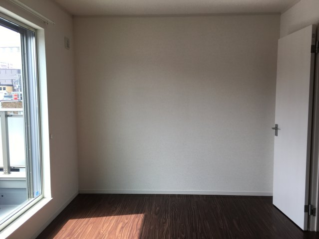 長岡ハイツの洋室