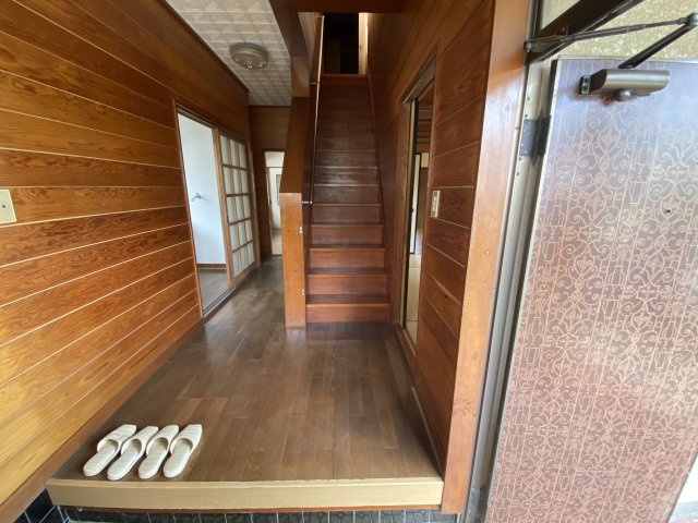 小山市乙女1丁目　中古戸建の玄関