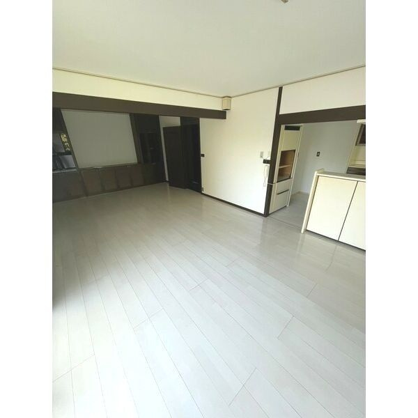 和泉市山荘町１丁目の一戸建ての居間・リビング|ゆったりとしたリビングです