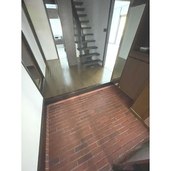 和泉市山荘町１丁目の一戸建ての玄関|玄関です