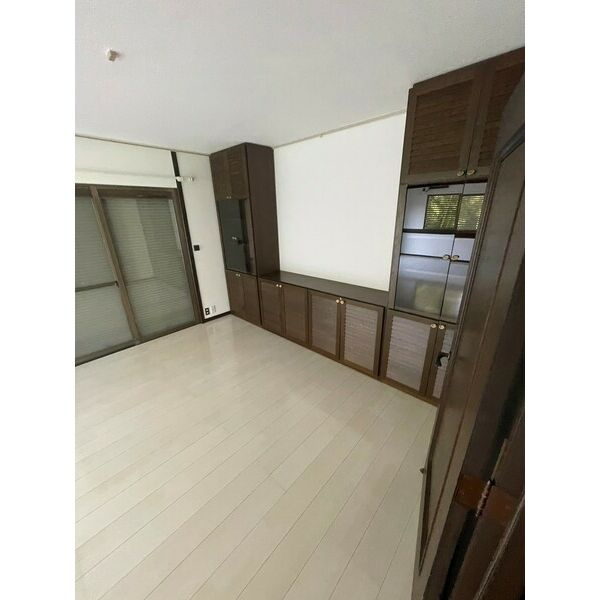 和泉市山荘町１丁目の一戸建ての居間・リビング|リビングです